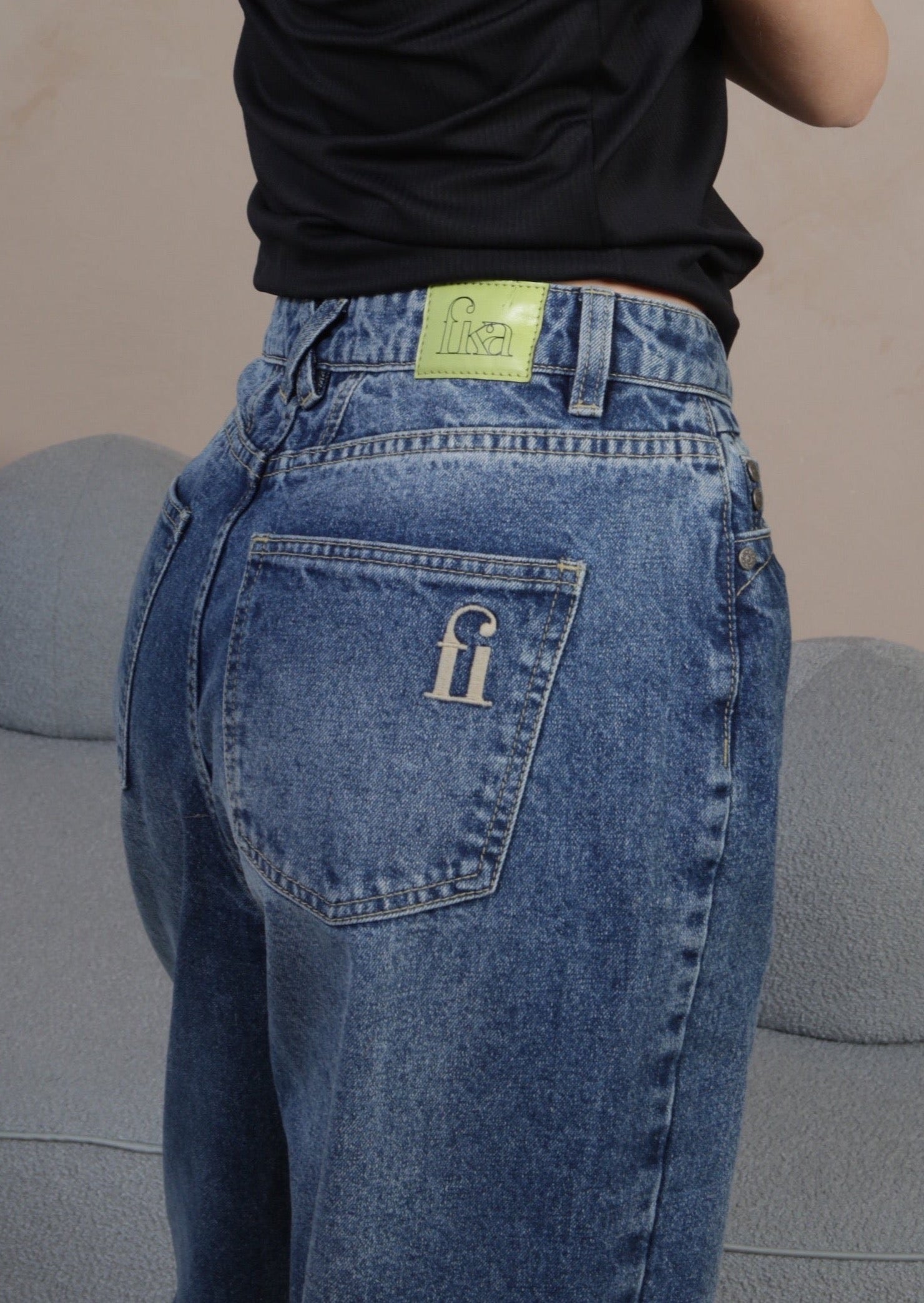 Relaxed fit mom jeans on sale